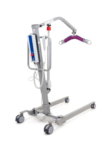 Mobiler Lifter Prismmedicaluk Lojer Hebezeug Freeway S180E zur Unterstützung sicherer Transfers mit Hebegurt, Hebezug und Duschwagen